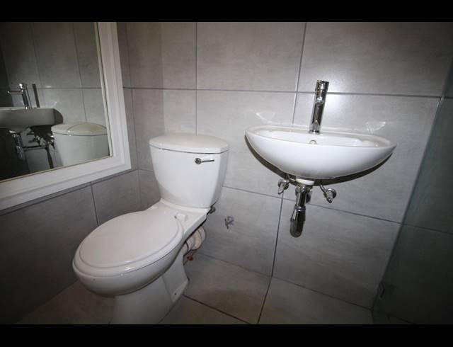 2 BEDROOM APARTMENT TO LET IN ORANJEZICHT